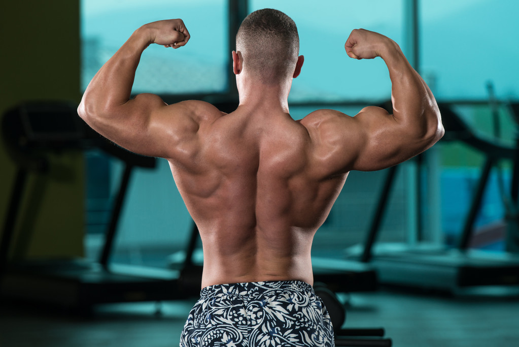 Gezonde jonge Man buigzame spieren - Foto, afbeelding