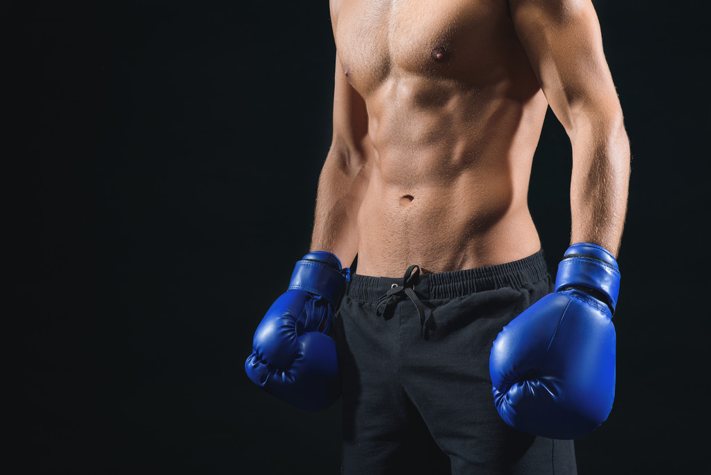 Boxeador masculino profesional preparándose para la lucha
 - Foto, Imagen