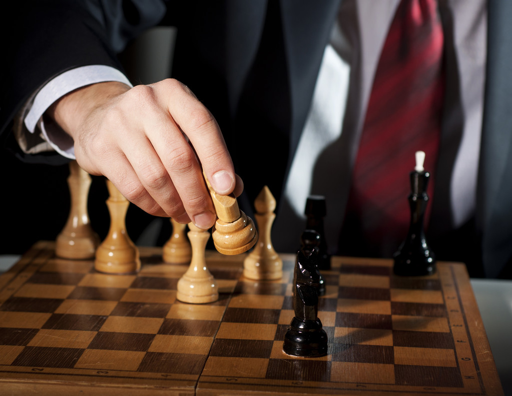 biznesmen gra w szachy - Zdjęcie, obraz