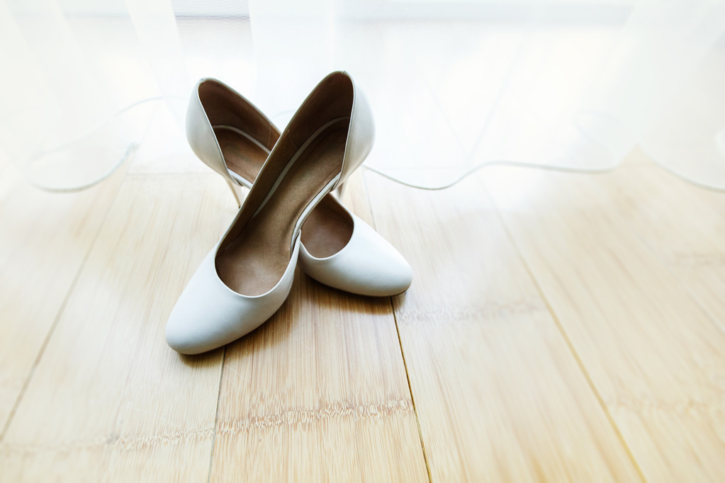 Stylowy biały ślub buty - Zdjęcie, obraz