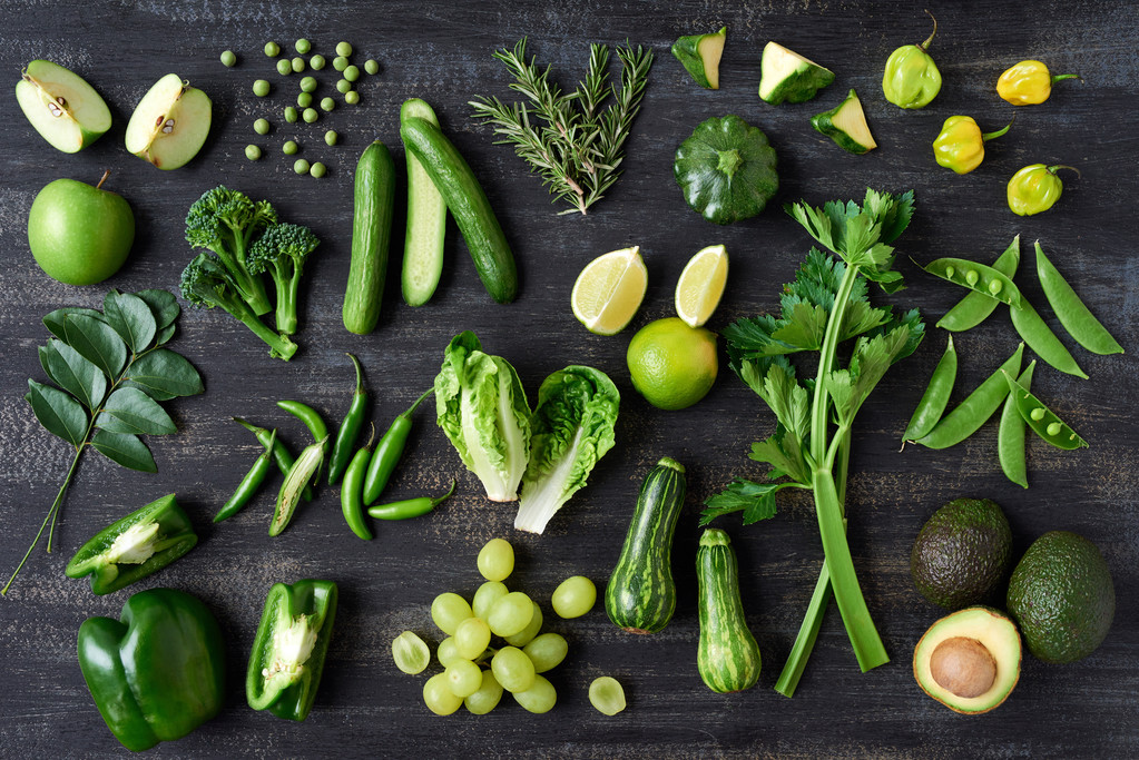 grünes rohes Gemüse und Obst - Foto, Bild