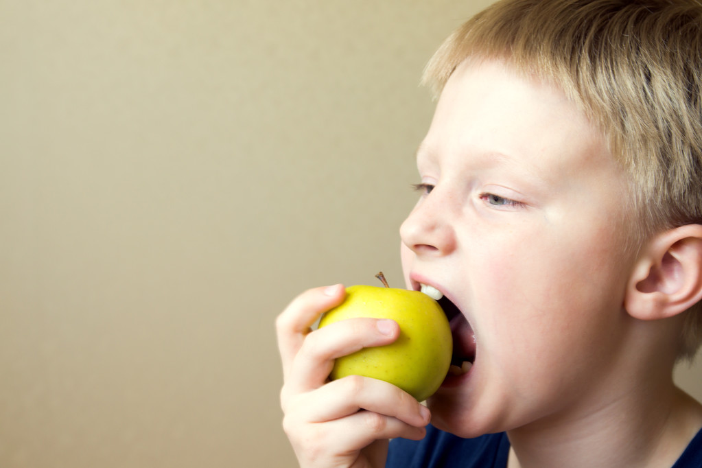 kind gezond eten - Foto, afbeelding