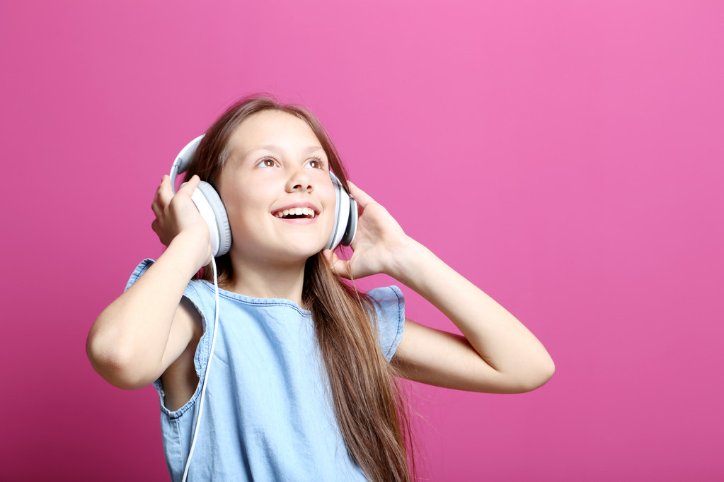 Little girl in headphones  - Photo, Image
