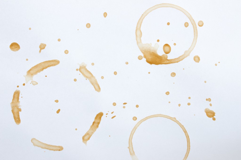 Mancha de una taza de café en papel blanco / Set de manchas de café / manchas de pintura de café
 - Foto, imagen