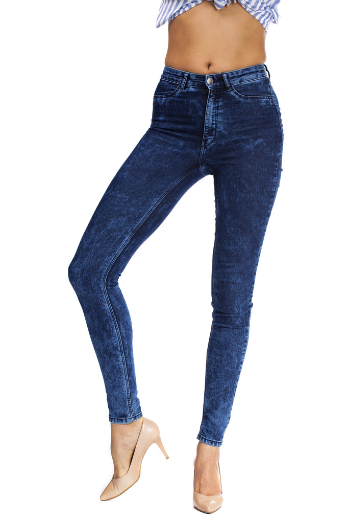 Vrouwelijk lichaam deel denim jeans - Foto, afbeelding