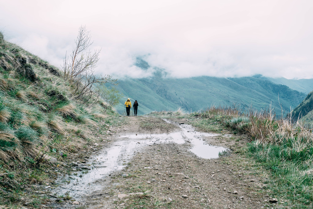 ihmiset vaellus vuorilla - Valokuva, kuva