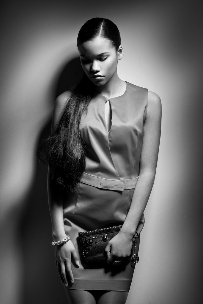 beauty black model posing on the gray background. Fashion - Photo, Image