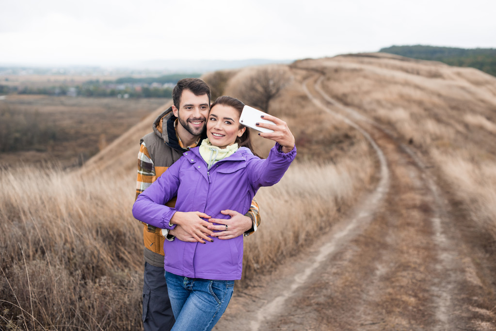Couple taking selfie on rural path - Photo, Image