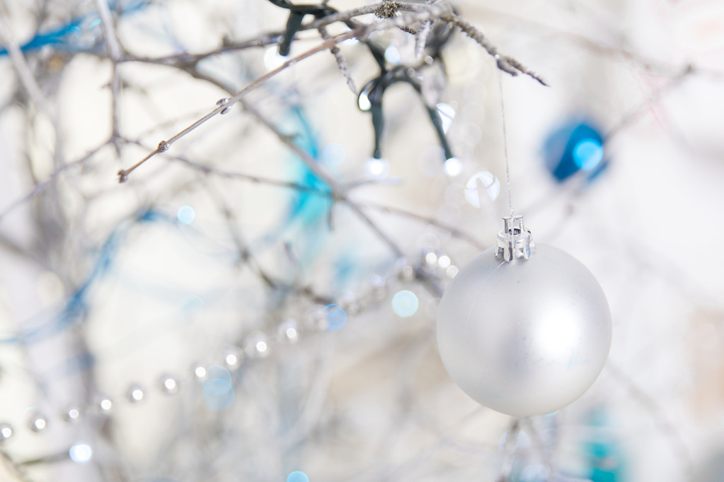 Karácsonyi kék és ezüst díszek - Fotó, kép