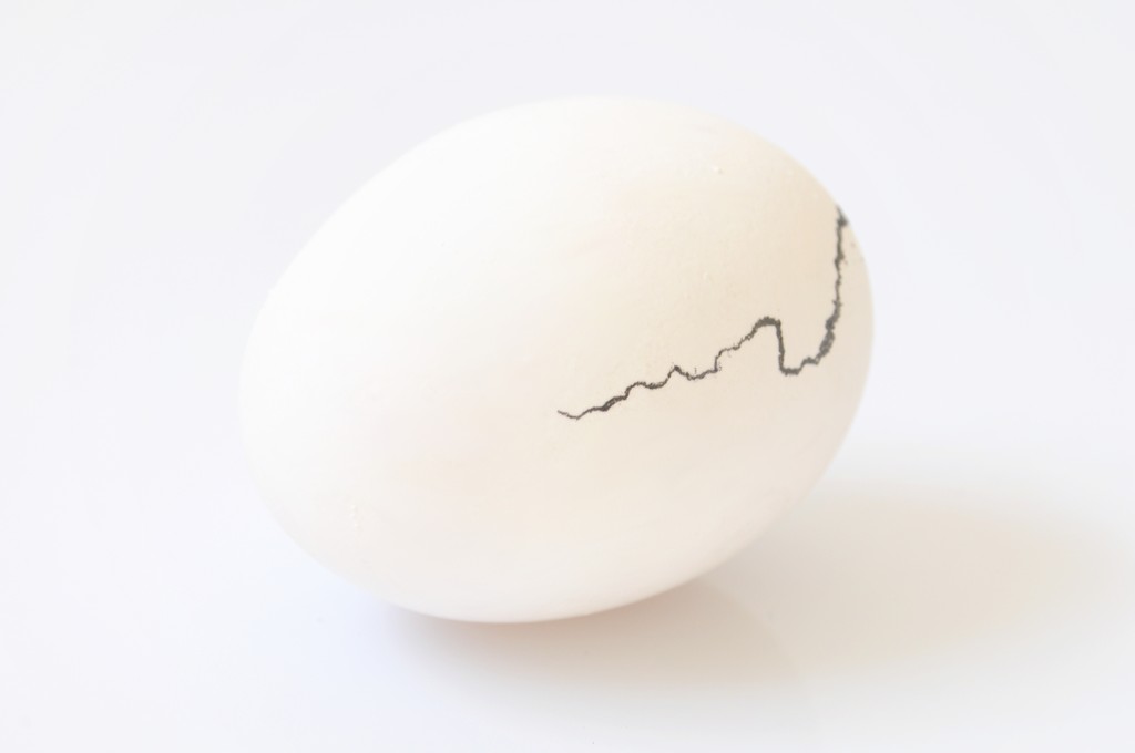 Cracked egg - Zdjęcie, obraz