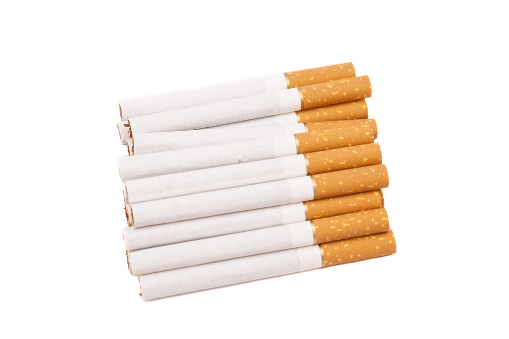 Sigarette isolate sullo sfondo bianco
 - Foto, immagini