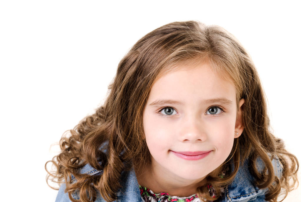 Retrato de adorable niña sonriente aislada
  - Foto, imagen