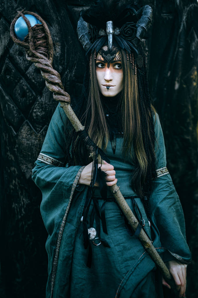 Kobieta szaman z rogami - Zdjęcie, obraz