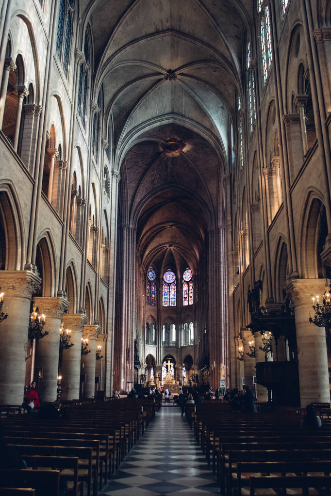 PARIS, FRANCE : à l'intérieur de la Notre Dame de Paris à Paris, France vers février 2012
. - Photo, image