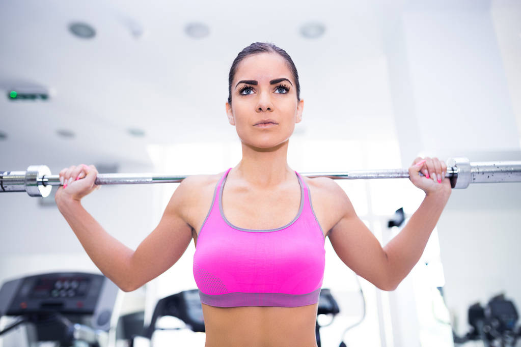spor salonunda egzersizleri yapıyor kadın - Fotoğraf, Görsel