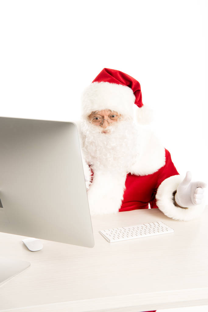 Papai Noel olhando para o computador
  - Foto, Imagem