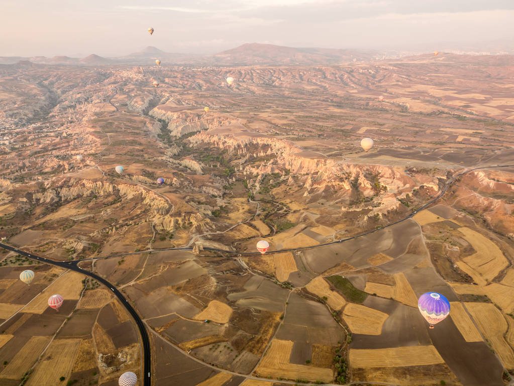 Hőlégballonos sétarepülés a Göreme Nemzeti Park. - Fotó, kép