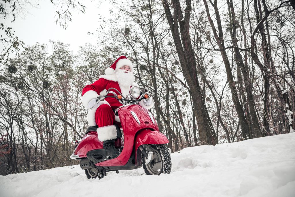 Weihnachtsmann fährt auf Roller - Foto, Bild