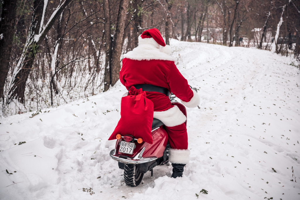 Санта-Клаус на скутере
 - Фото, изображение