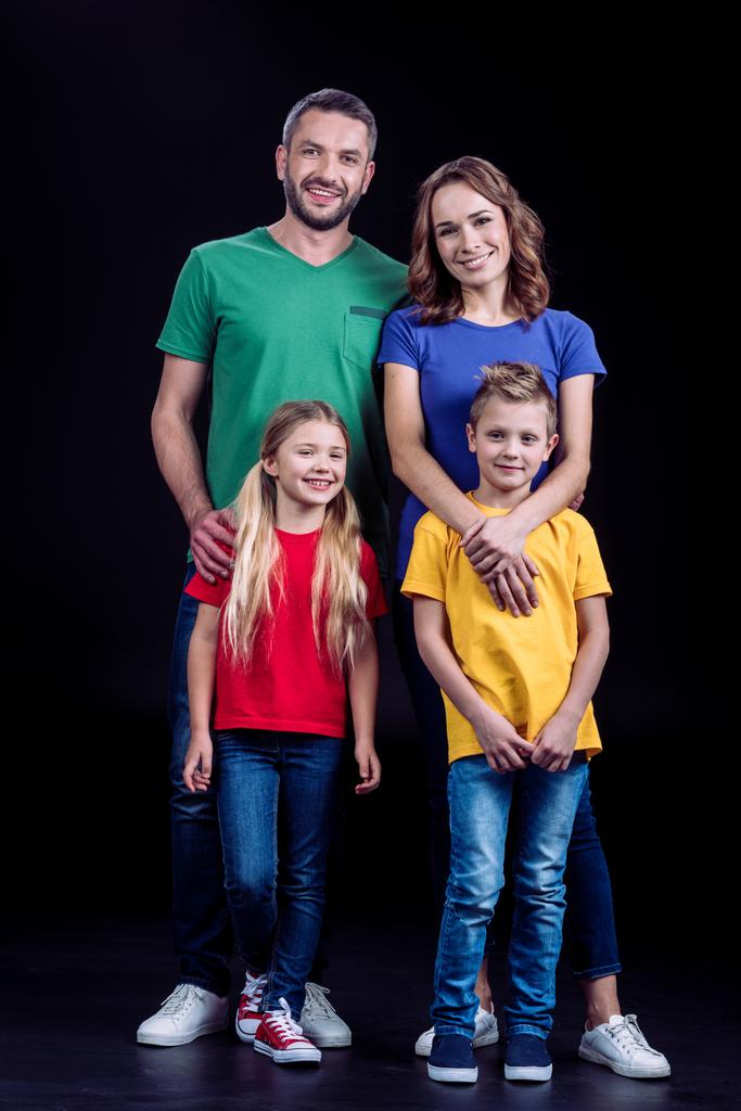 Famiglia sorridente a macchina fotografica
  - Foto, immagini