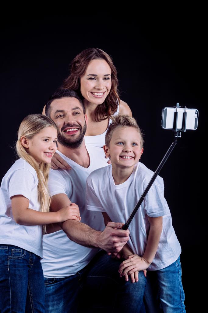 Bonne famille prenant selfie
 - Photo, image
