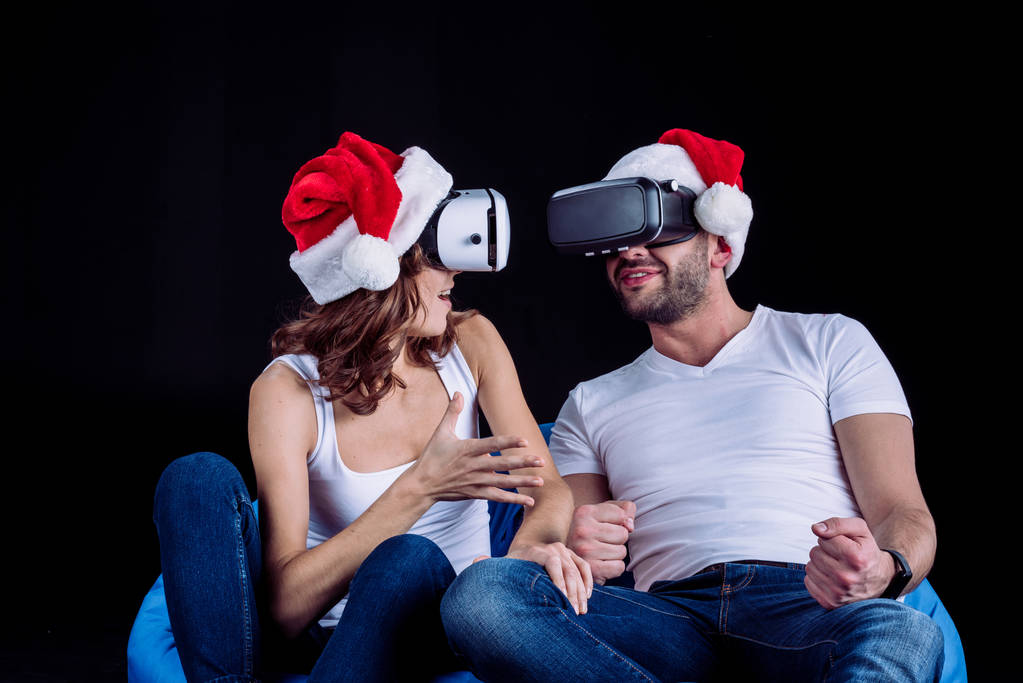pár, pomocí virtuální reality sluchátka - Fotografie, Obrázek