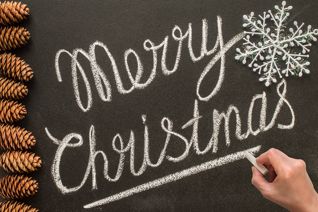 Feliz Natal mão escreve no quadro de giz
  - Foto, Imagem