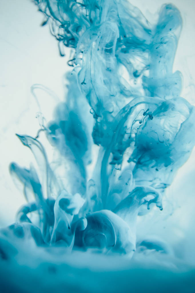blauwe kleurstof in water - Foto, afbeelding