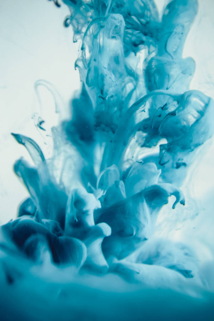 μπλε χρωστική ουσία στο νερό - Φωτογραφία, εικόνα