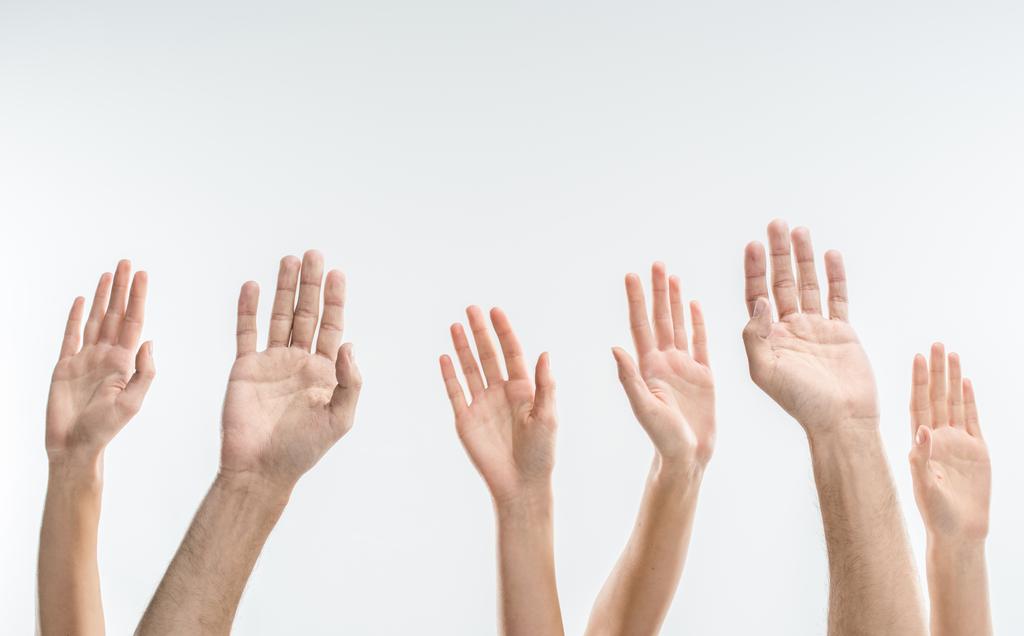 pessoas levantando as mãos
 - Foto, Imagem