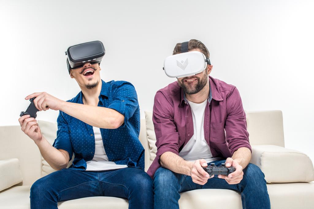 Freunde in Virtual-Reality-Headsets - Foto, Bild