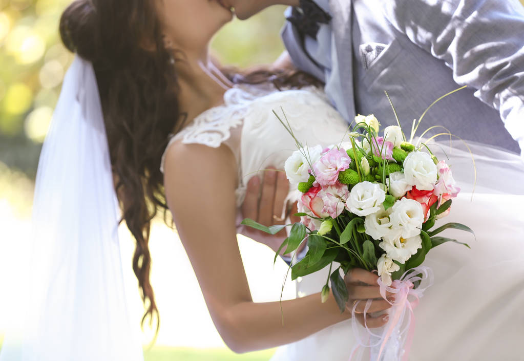 krásná nevěsta a ženich  - Fotografie, Obrázek