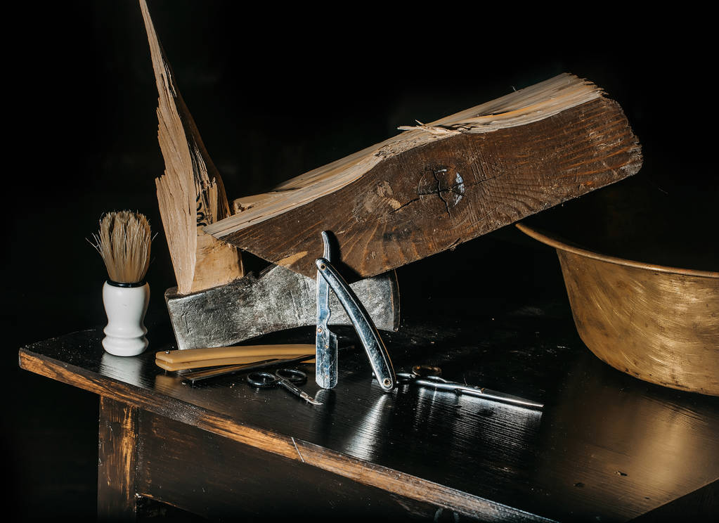 Винтажные парикмахерские или бритвенные инструменты
 - Фото, изображение