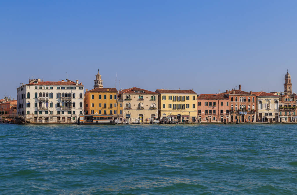 Προβολή του αναχώματος στο Giudecca κανάλι στη Βενετία - Φωτογραφία, εικόνα