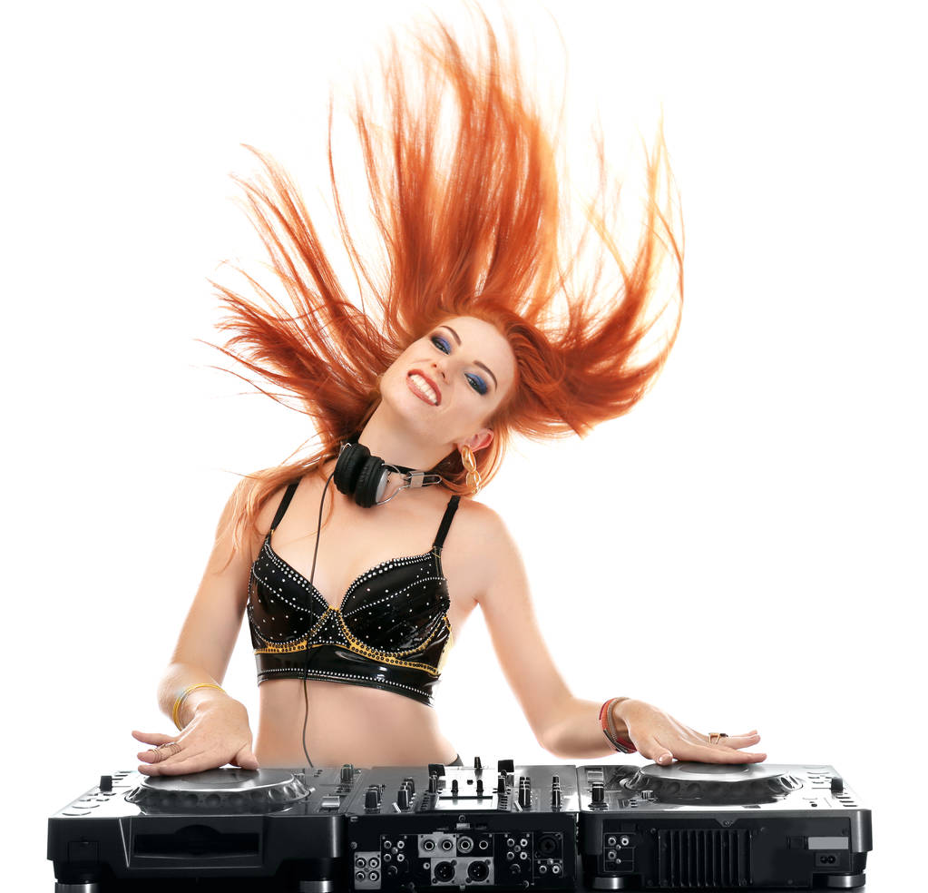 Magnifique DJ féminin mélangeant musique sur fond blanc
 - Photo, image