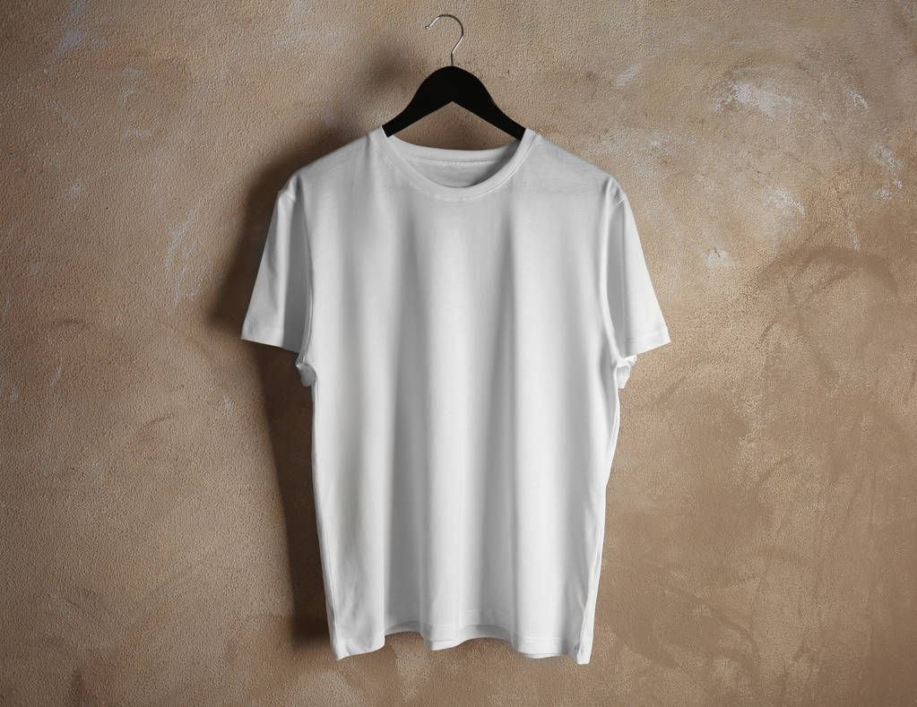 Camiseta en blanco fondo
 - Foto, Imagen