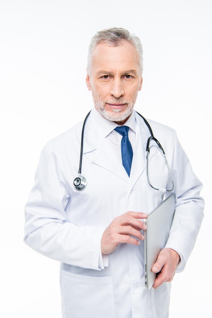 Reifer Arzt mit Stethoskop - Foto, Bild
