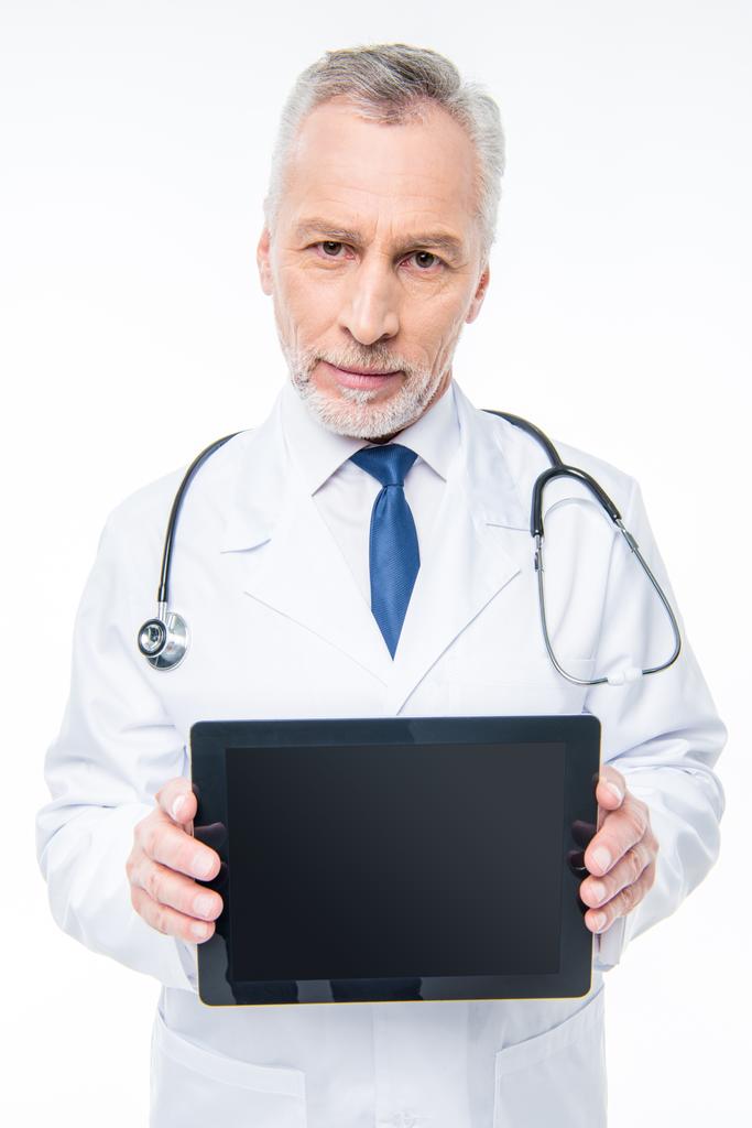 Médecin tenant tablette numérique
 - Photo, image