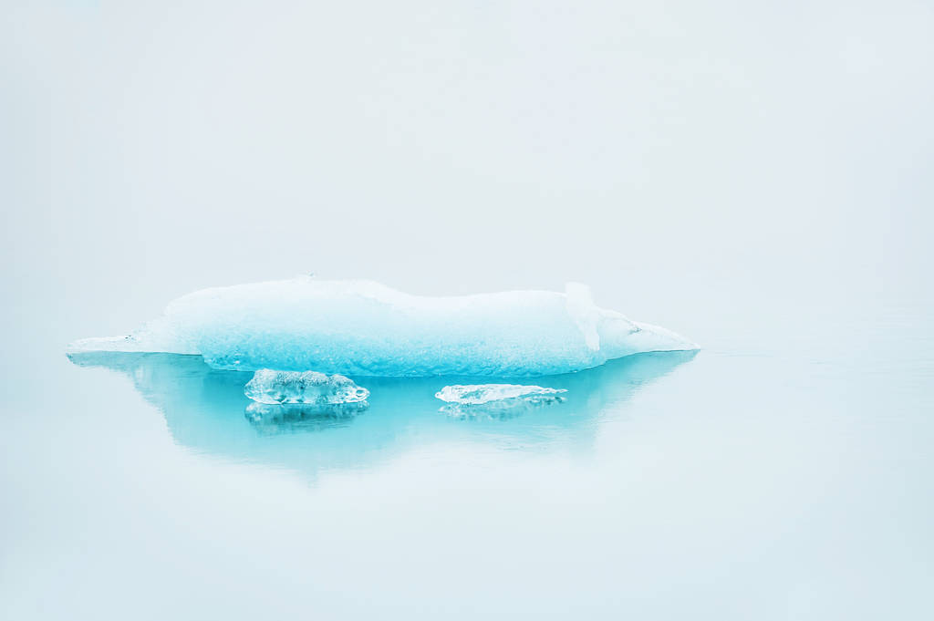Iceberg azul en laguna glaciar de Jokulsarlon, Islandia del Sur
 - Foto, imagen