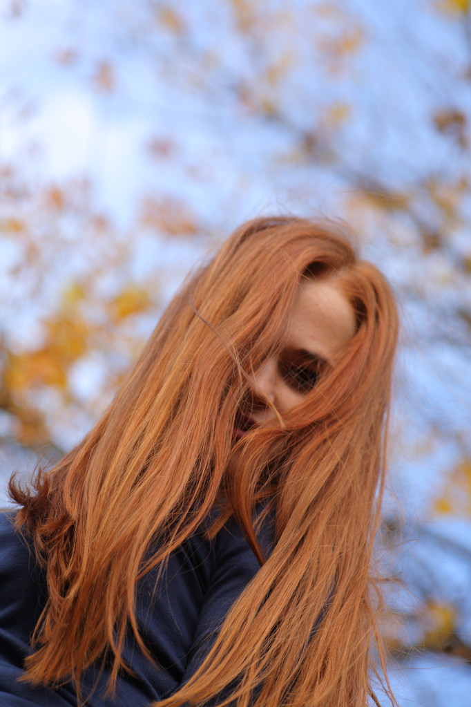 美しい赤毛の女の子ポーズのクローズ アップの肖像画 - 写真・画像