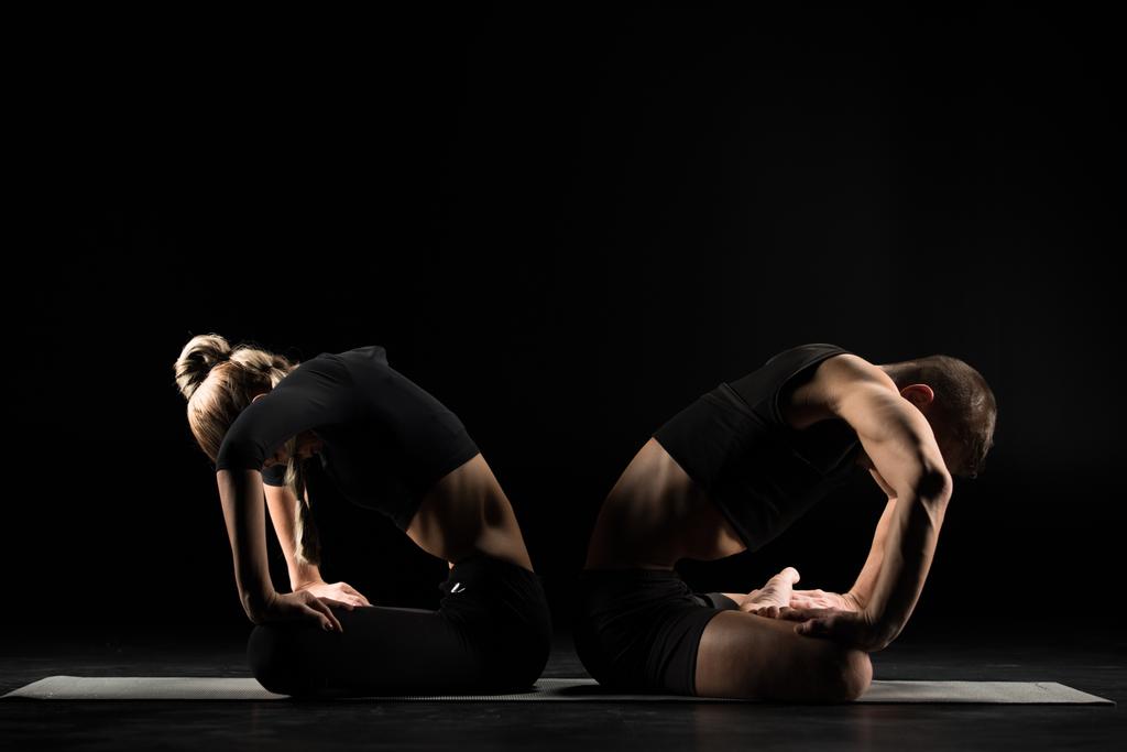 Yoga yapan çift - Fotoğraf, Görsel