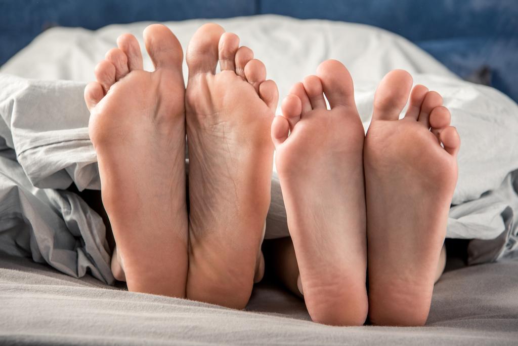 Ноги чоловіка і жінки
 - Фото, зображення
