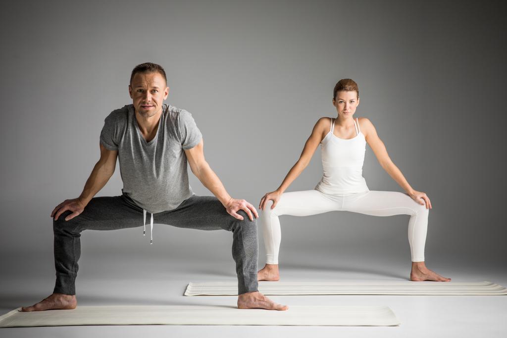 casal praticando ioga - Foto, Imagem