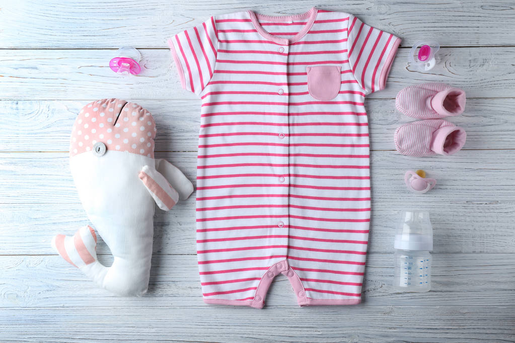 Ρούχα του μωρού και τα απαραίτητα  - Φωτογραφία, εικόνα