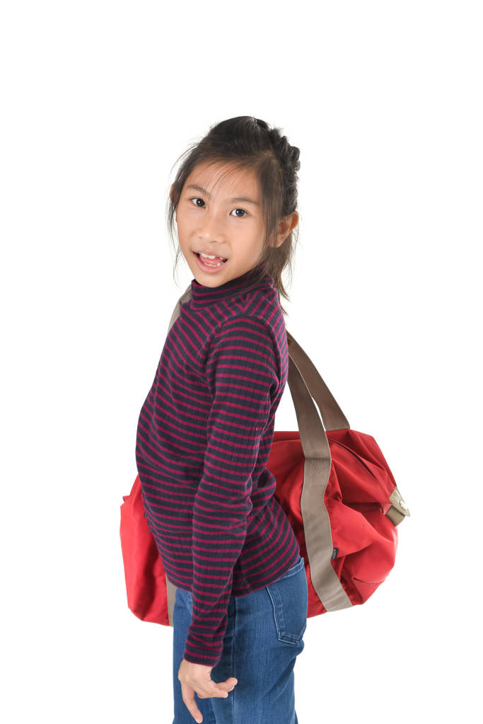 Asijská dívka drží červený sáček nad bílým pozadím - Fotografie, Obrázek