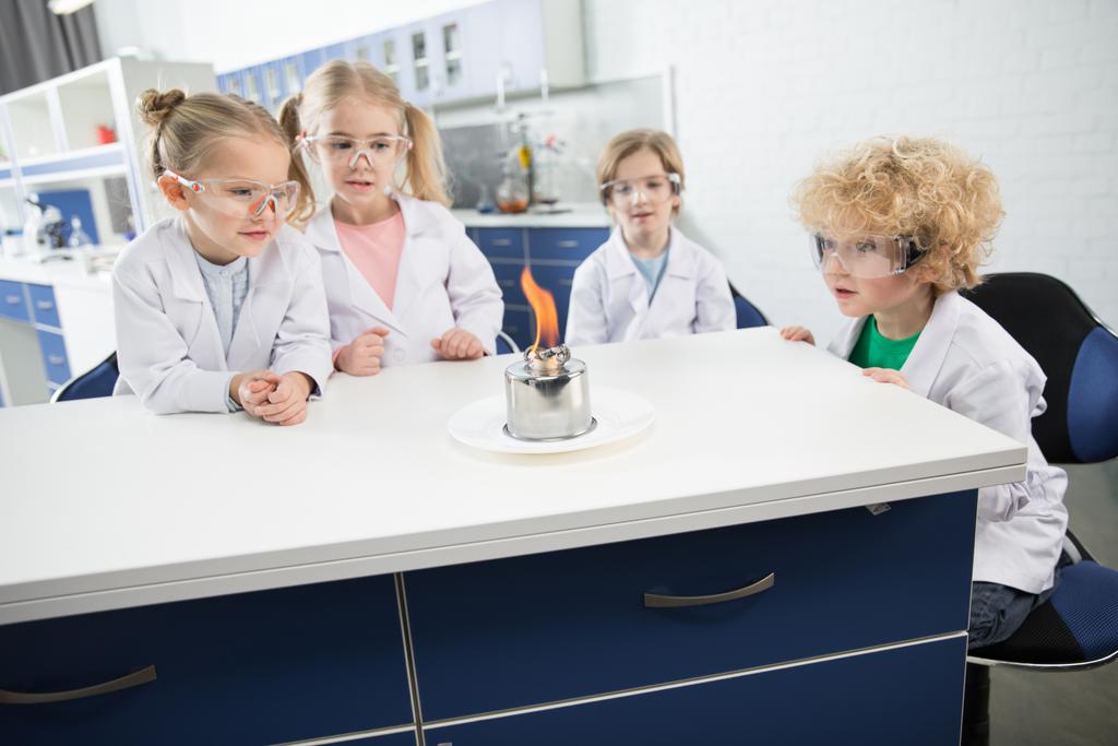 Kids making experiment - Photo, Image