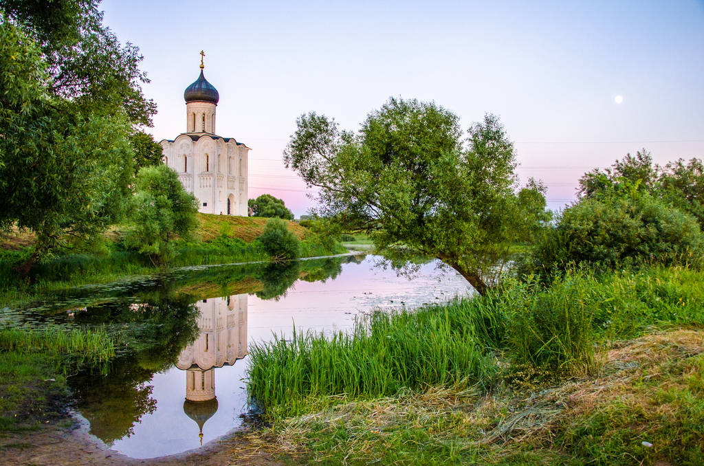  Igreja da Intercessão sobre o Nerl, Bogolyubovo, região de Vladimir, Rússia
 - Foto, Imagem
