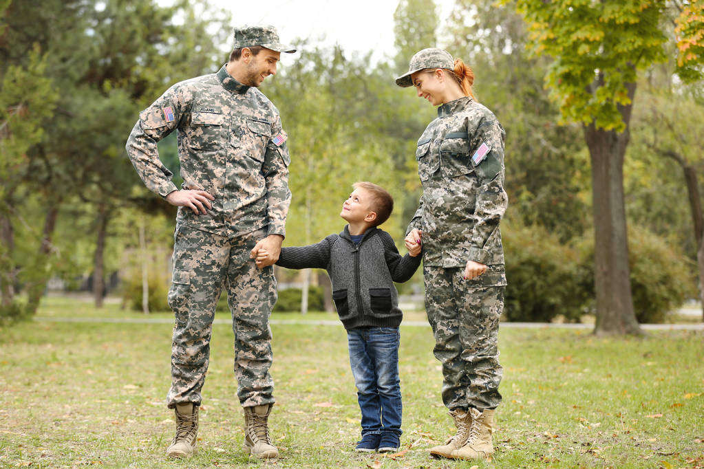 Στρατιωτική οικογένεια επανενωθέντα  - Φωτογραφία, εικόνα