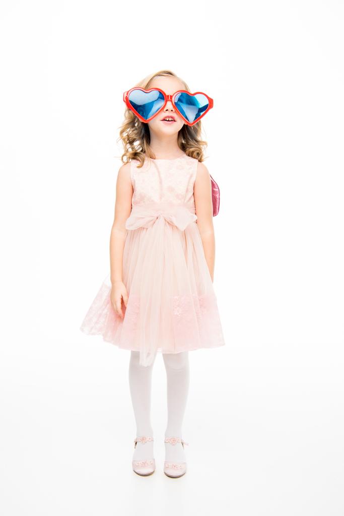 Девушка в очках в форме сердца
  - Фото, изображение