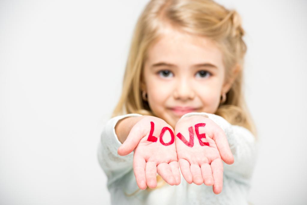 Miłość słowo napisane na dłonie - Zdjęcie, obraz